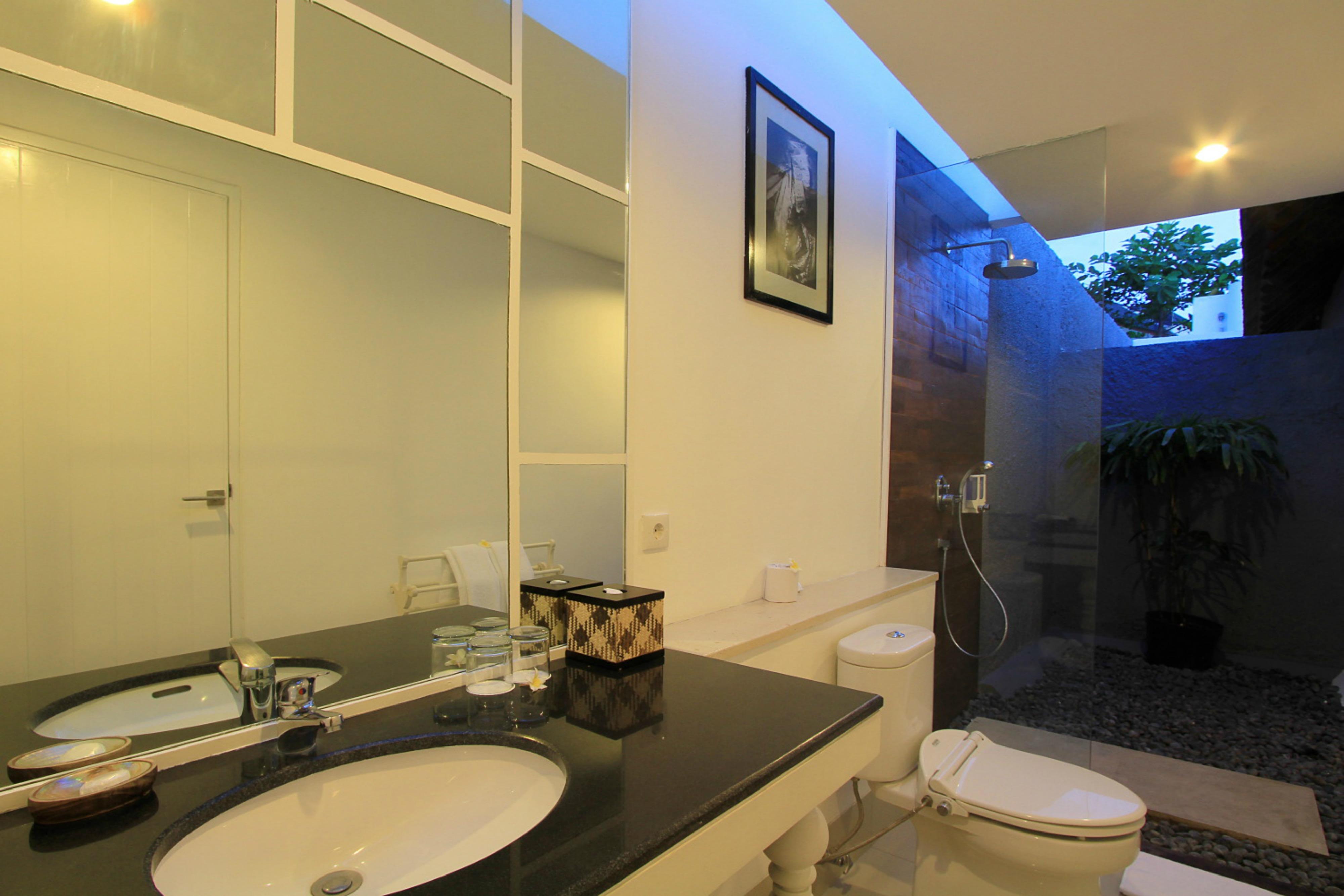 Collection O 20 Astana Kunti Seminyak Hotel Exterior photo